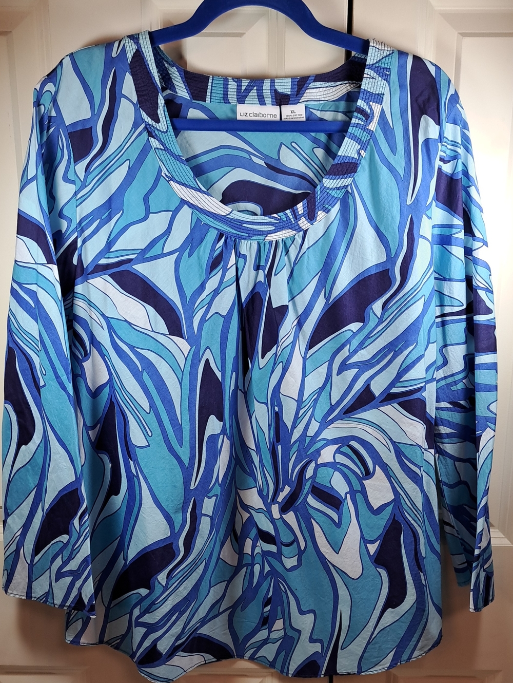 Liz Claiborne Aqua and Navy Abstract Scoop Neck Top